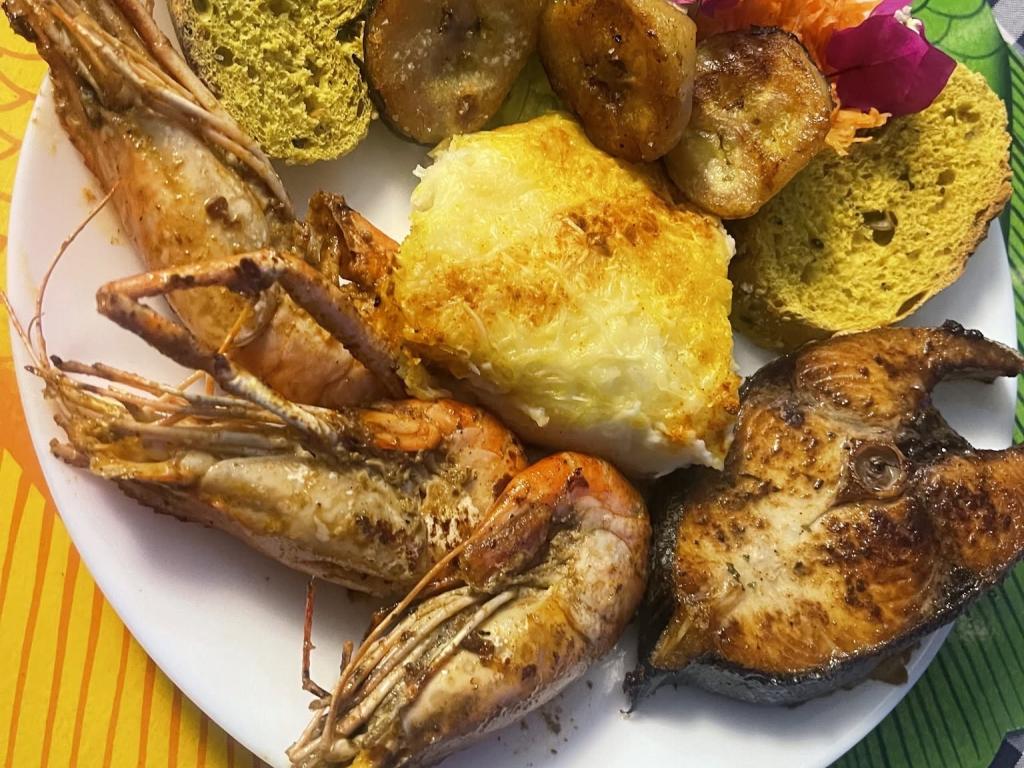 Gîtes tout confort avec piscine + Repas d'arrivée offert.