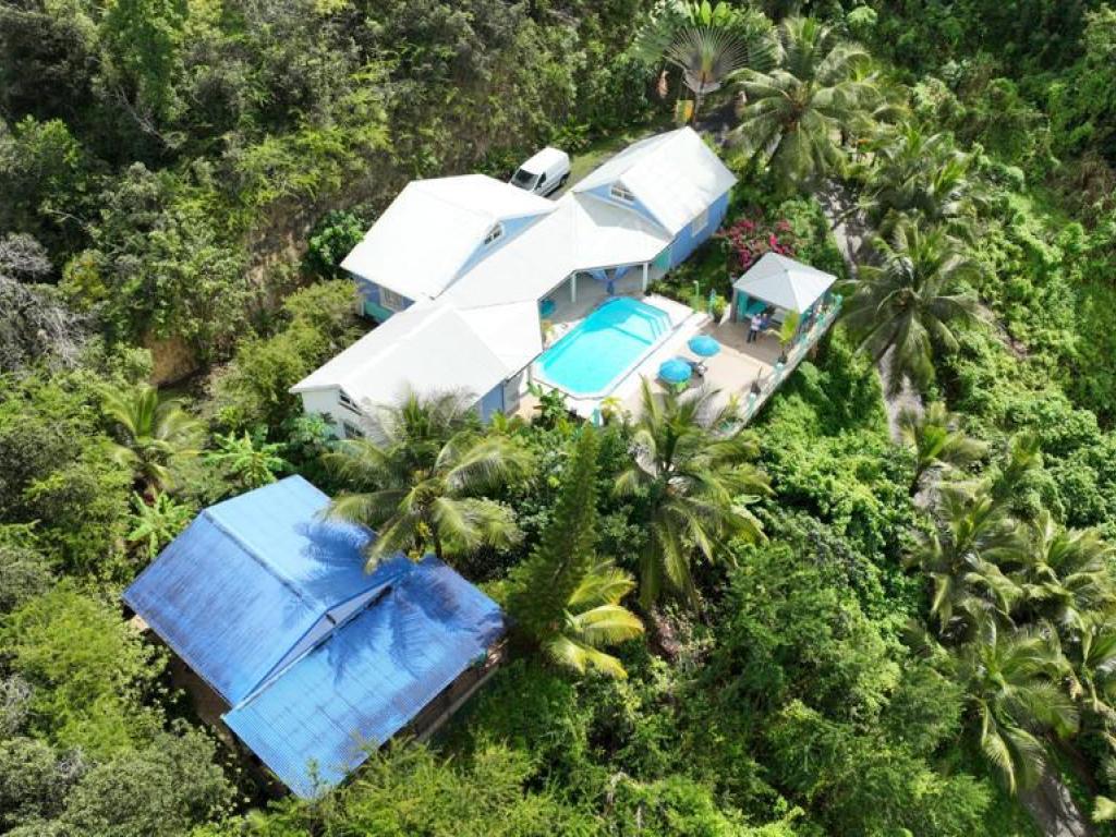 Gîtes tout confort avec piscine + Repas d'arrivée offert.