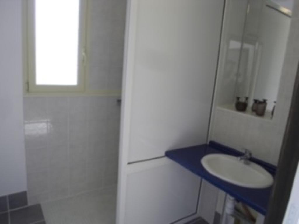 VILLA LES DES  F3****  1/2 étage  Ascenseurs ou escalier