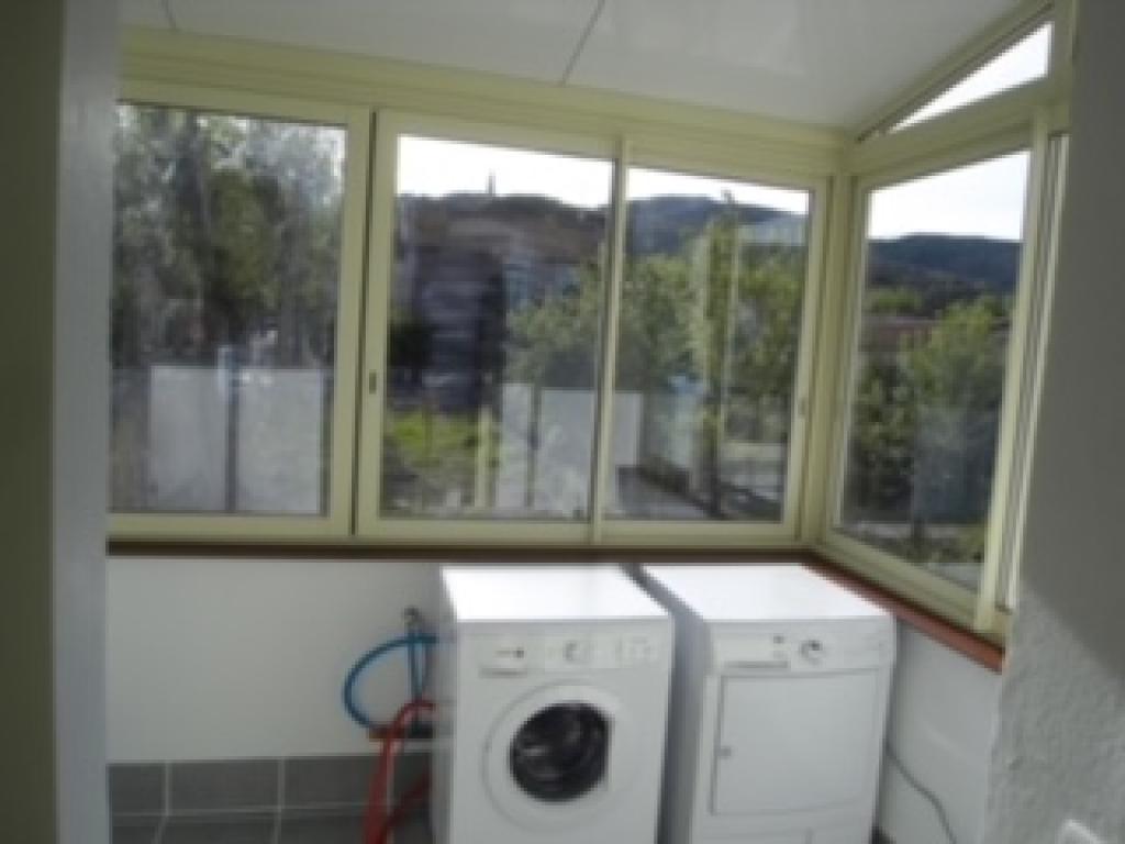 VILLA LES DES  F3****  1/2 étage  Ascenseurs ou escalier