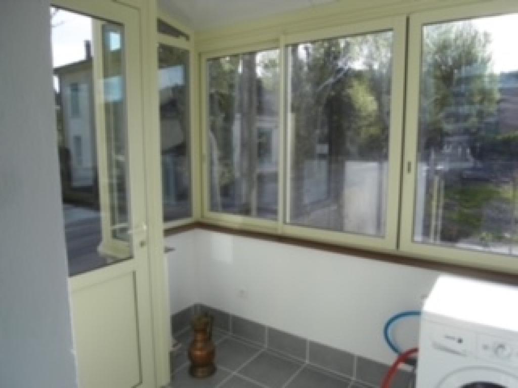 VILLA LES DES  F3****  1/2 étage  Ascenseurs ou escalier