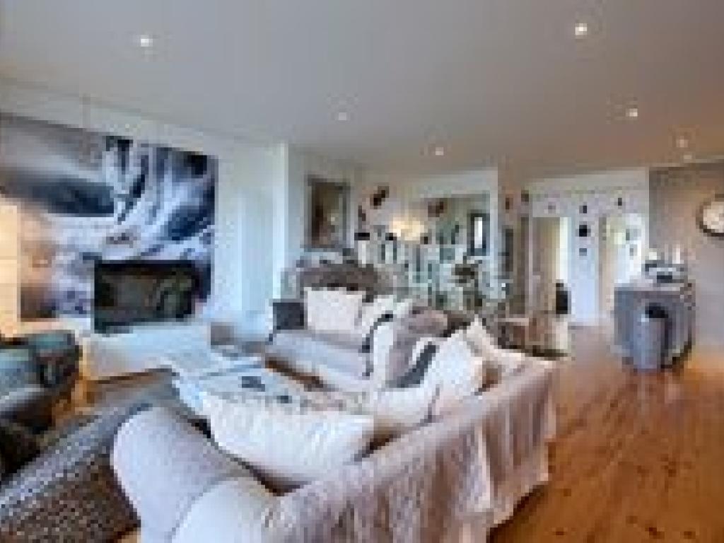 Appartement petite vue bassin 92M2, deux chambres, deux salles de bains, terrasse, 45m2 de pièce à vivre très bien équipé