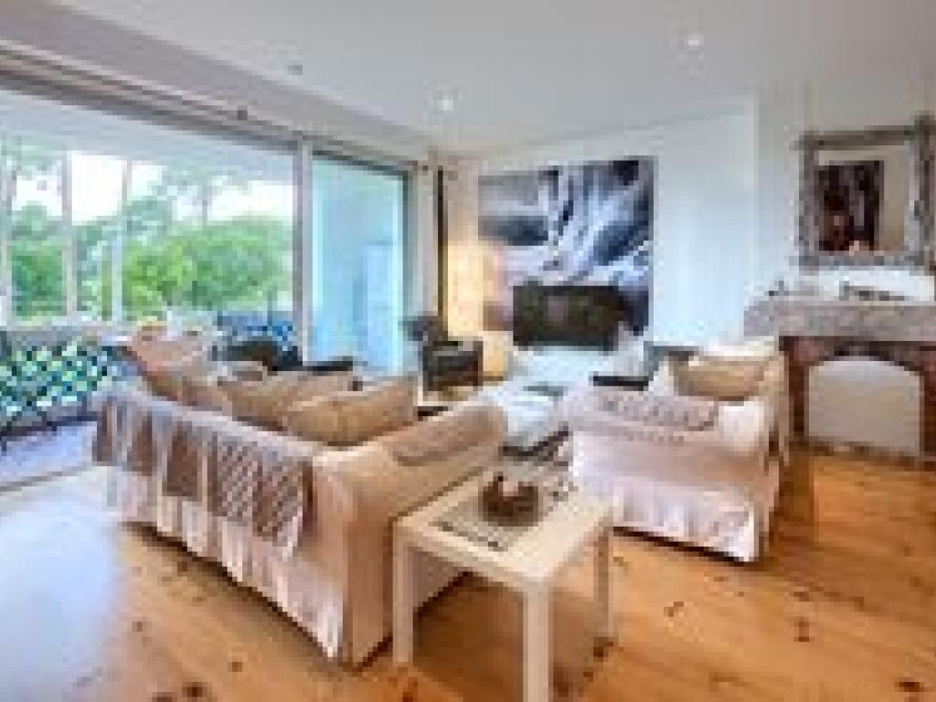 Appartement petite vue bassin 92M2, deux chambres, deux salles de bains, terrasse, 45m2 de pièce à vivre très bien équipé
