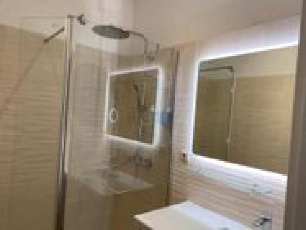 Appartement petite vue bassin 92M2, deux chambres, deux salles de bains, terrasse, 45m2 de pièce à vivre très bien équipé