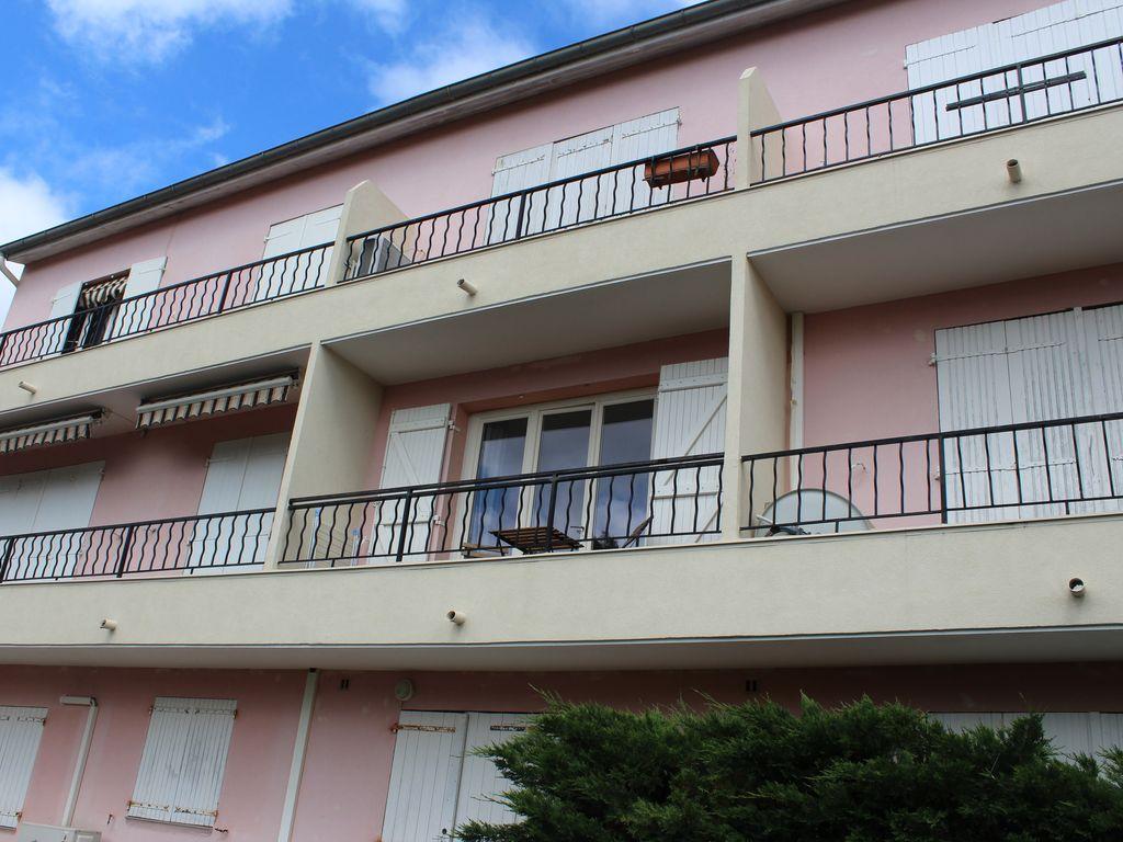 Calme apt sur la Côte d'Azur, vue mer, climatisé, près de la plage et commerces, WIFI
