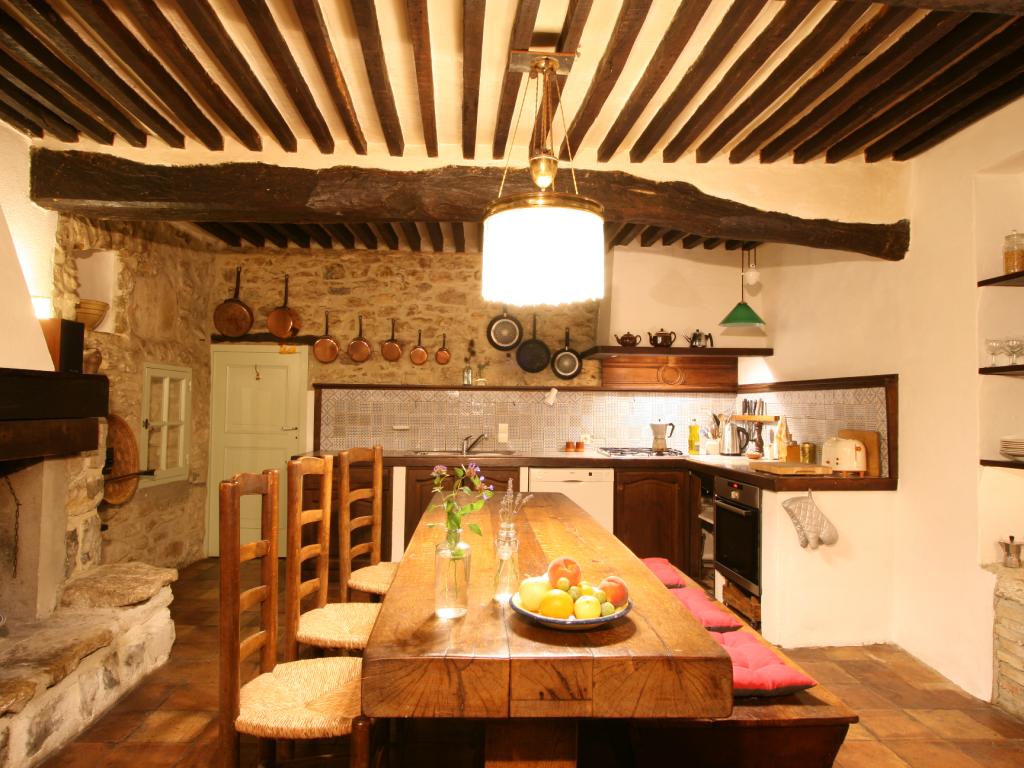 Mas provençal avec une vue magnifique situé dans un village pittoresque
