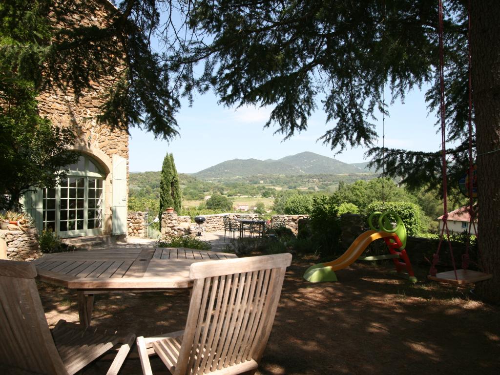 Mas provençal avec une vue magnifique situé dans un village pittoresque