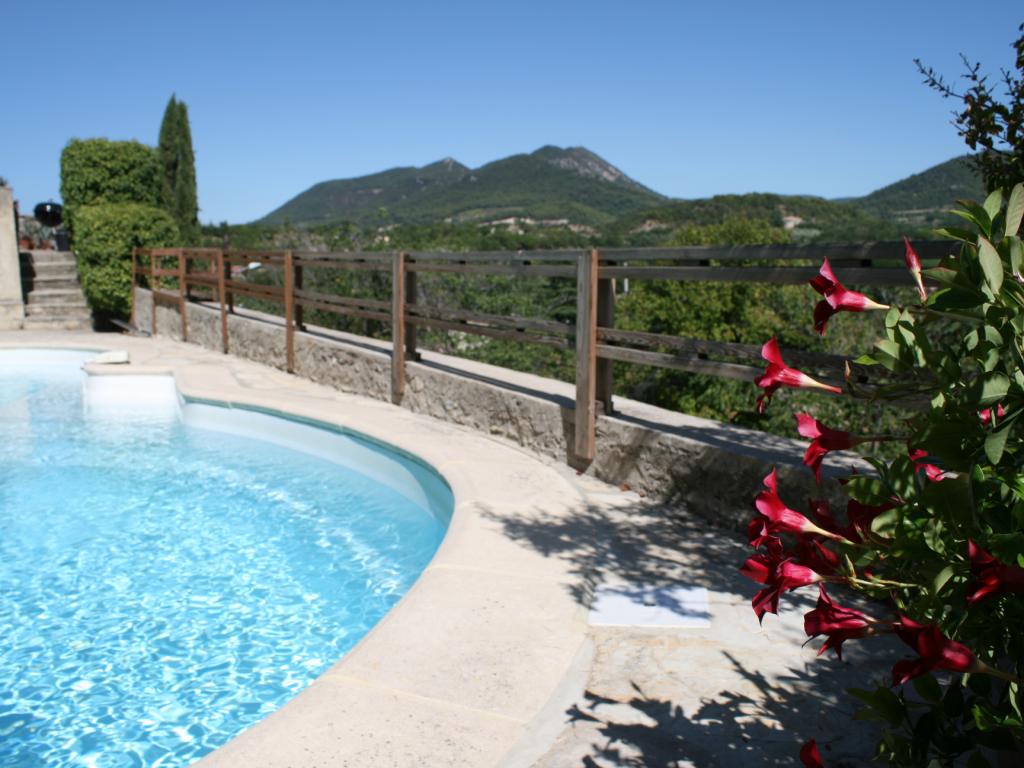 Mas provençal avec une vue magnifique situé dans un village pittoresque