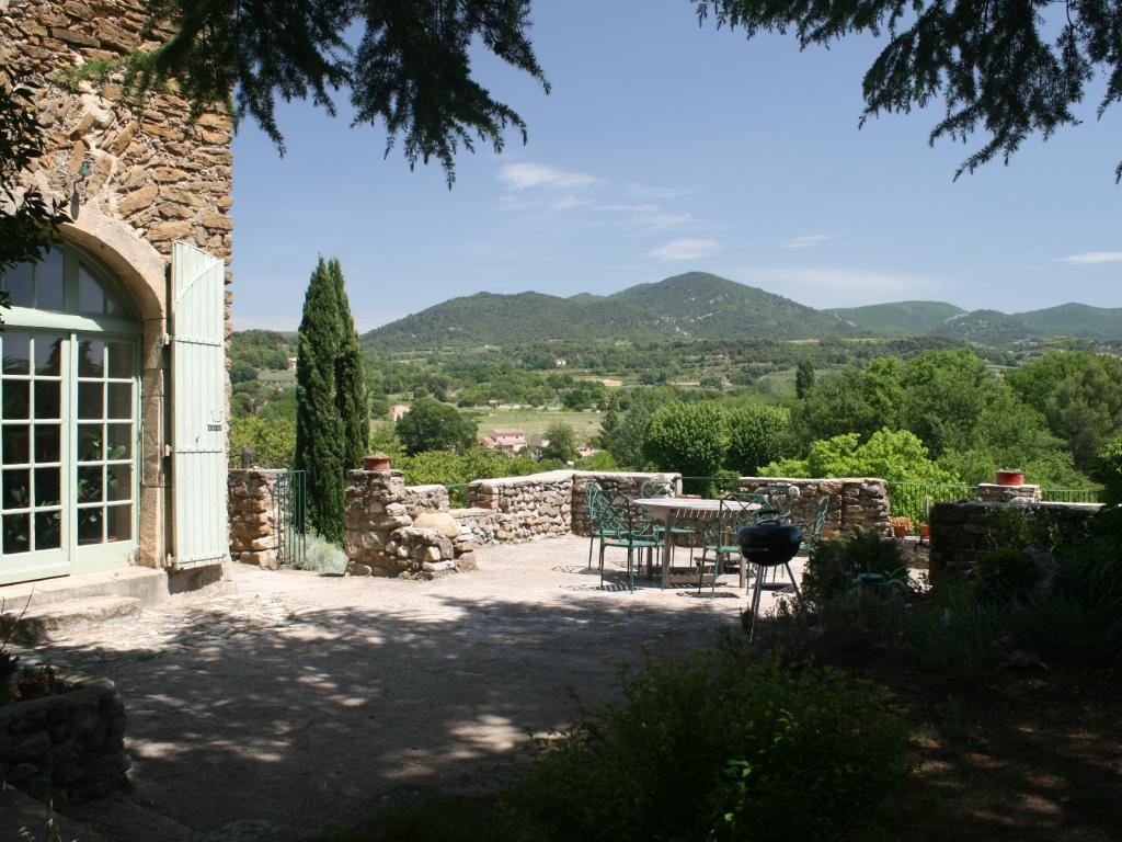 Mas provençal avec une vue magnifique situé dans un village pittoresque