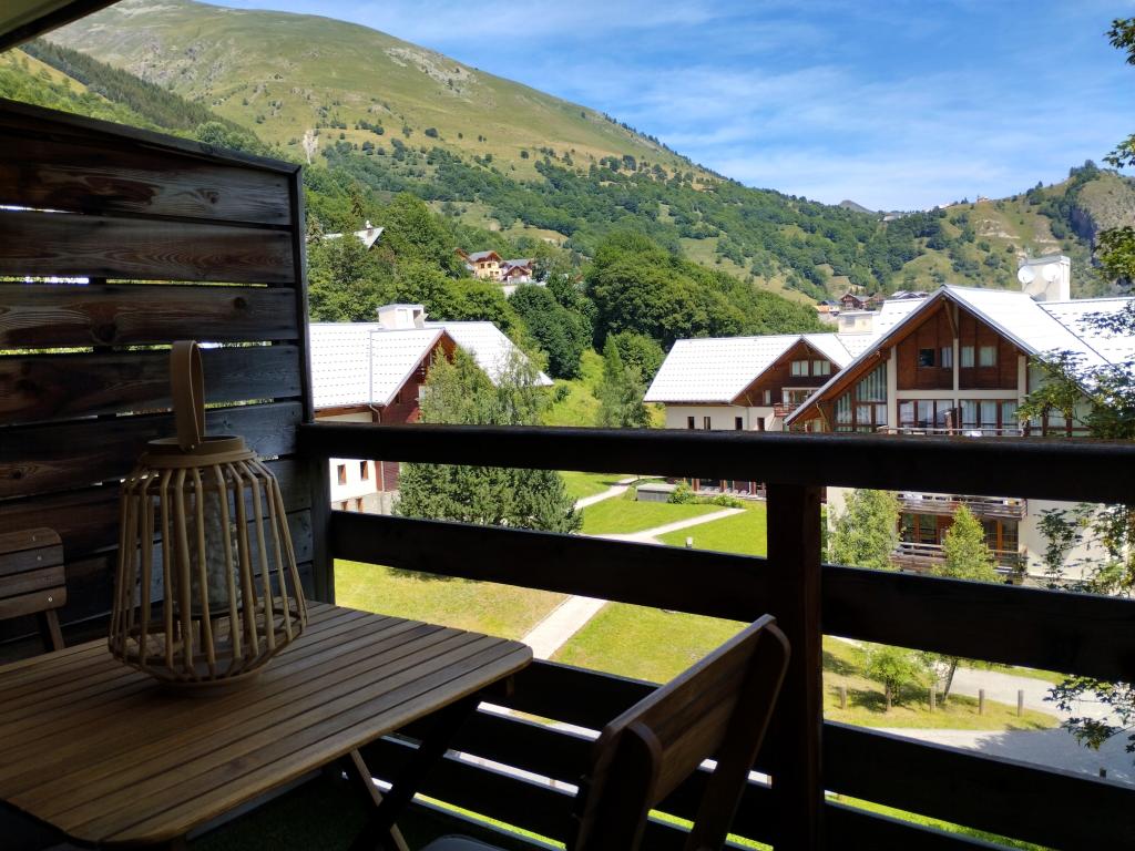 Appartement 4 couchages, 2 pièces, 3*, vue montagne et accès piscine couverte