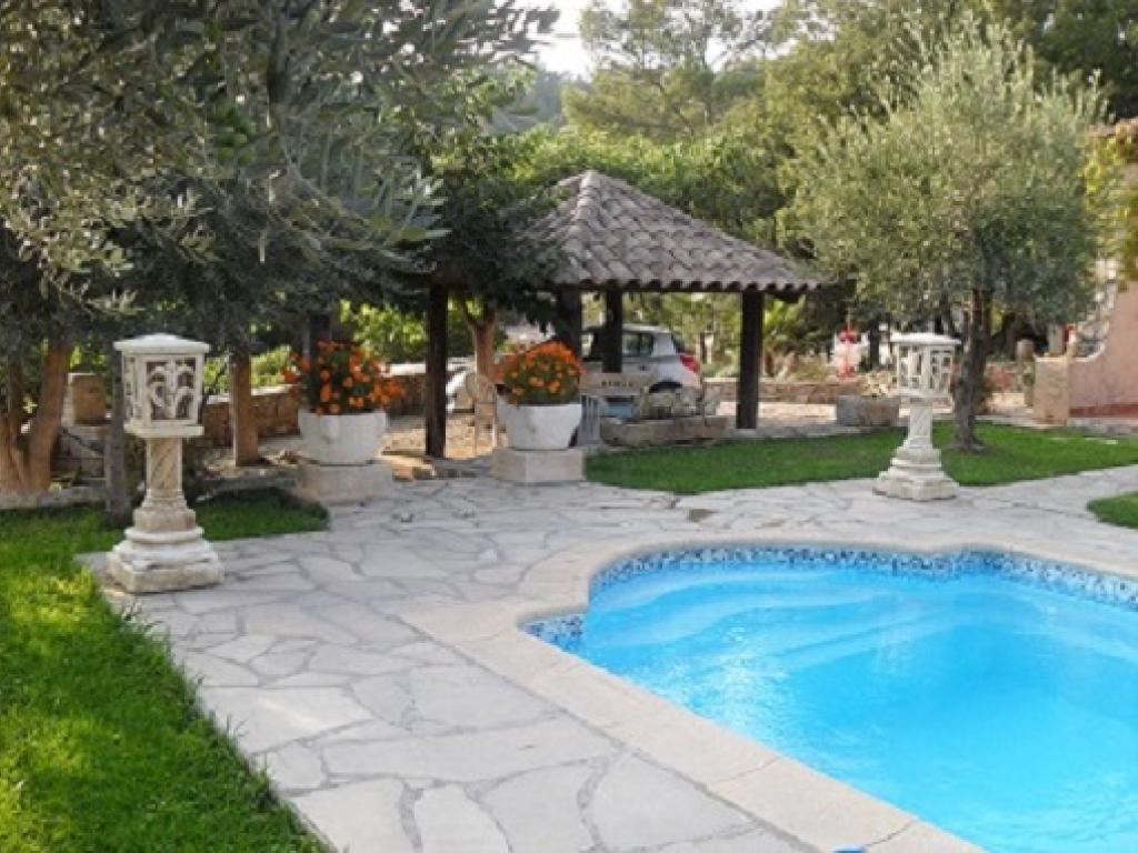villa  piscine chauffée en moyenne saison