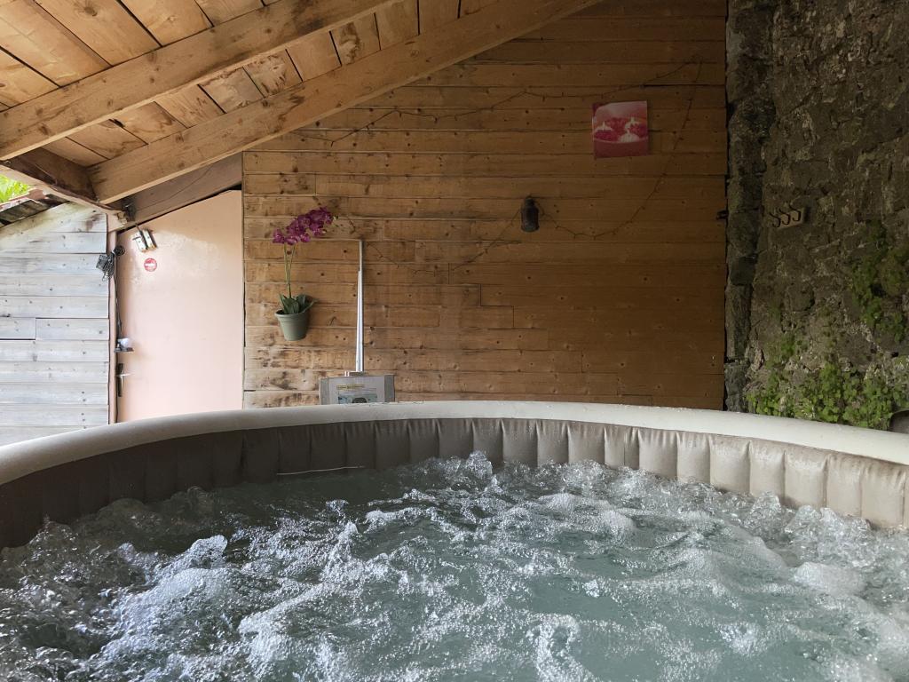La Petite Maison : charme authentique et séjour atypique pour 4 - 15 minutes du Puy du Fou