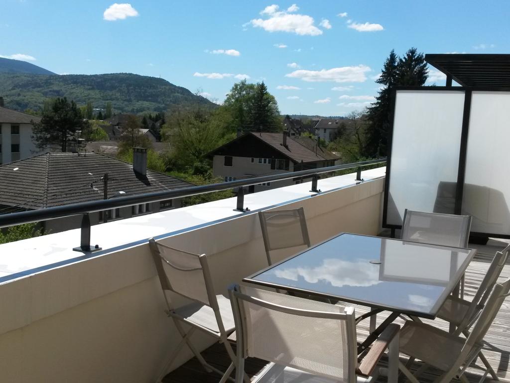 VOTRE RESIDENCE  POUR 6 PERSONNES *** A 2 PAS DU LAC D'ANNECY (CLIMATISATION - GARAGE PRIVE)