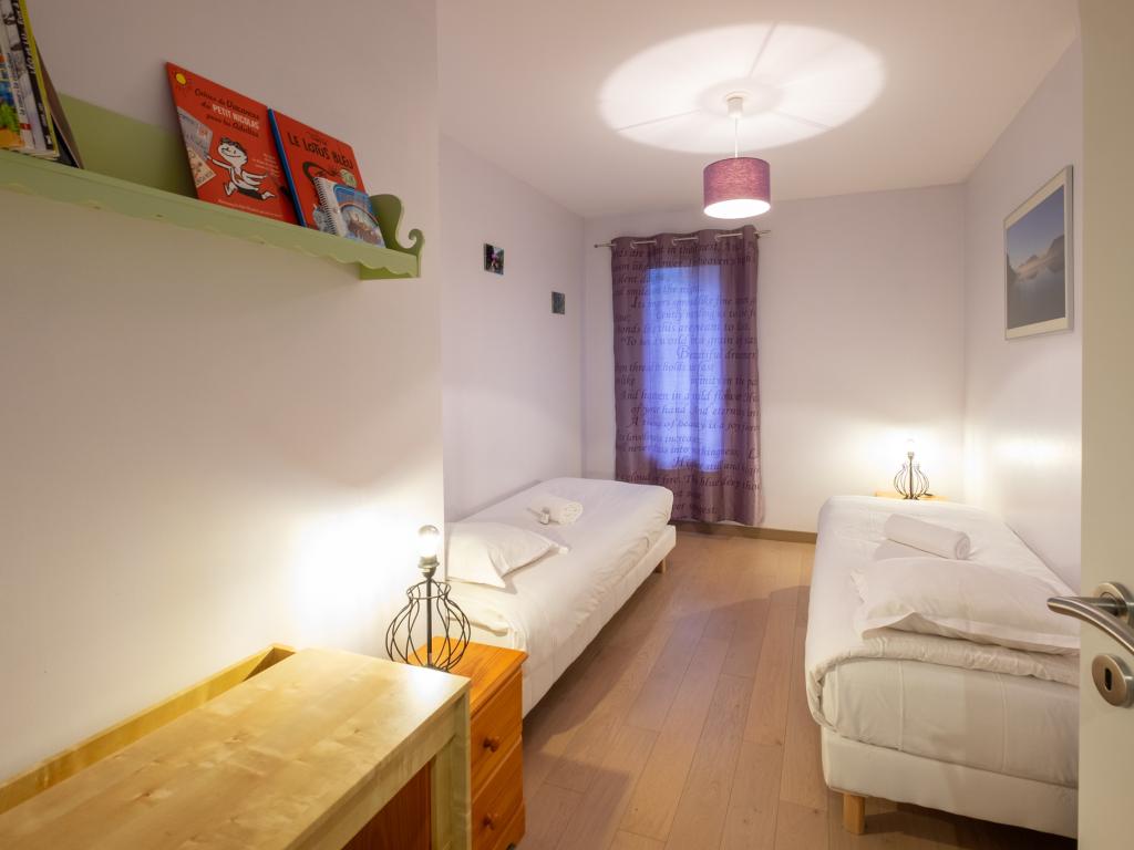 VOTRE RESIDENCE  POUR 6 PERSONNES *** A 2 PAS DU LAC D'ANNECY (CLIMATISATION - GARAGE PRIVE)