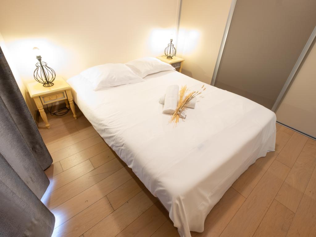 VOTRE RESIDENCE  POUR 6 PERSONNES *** A 2 PAS DU LAC D'ANNECY (CLIMATISATION - GARAGE PRIVE)