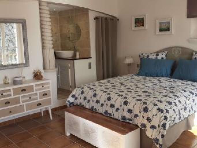 Le Jardin du Cannet : Propriété atypique dans l'esprit bergerie au cœur d'un jardin provençal ouvert toute l'année.