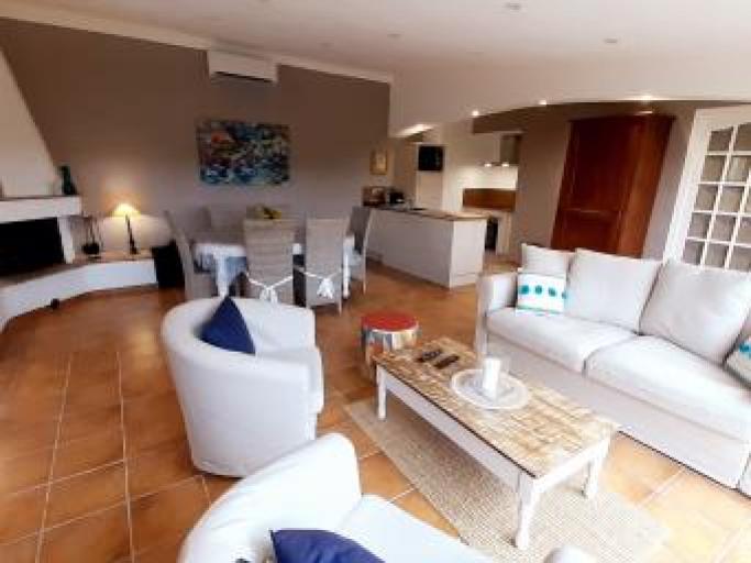 Le Jardin du Cannet : Propriété atypique dans l'esprit bergerie au cœur d'un jardin provençal ouvert toute l'année.