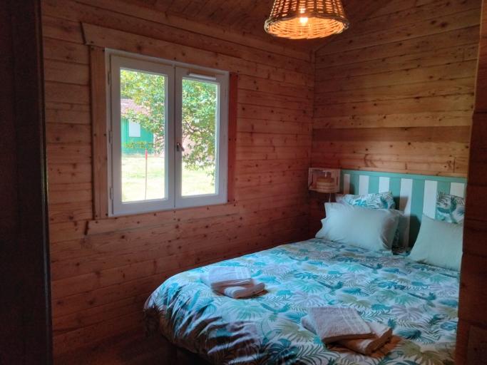 Chalet gite confortable au milieu de la forêt landaise pour 2/4 personnes (1 animal accepté) Piscine - La cabane du Résinier - Le hameau secret