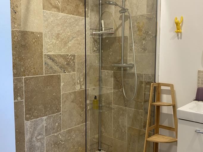 CHAMBRE D'HOTES CENTRE VILLE L'ISLE SUR LA SORGUE - PARKING SUR PLACE