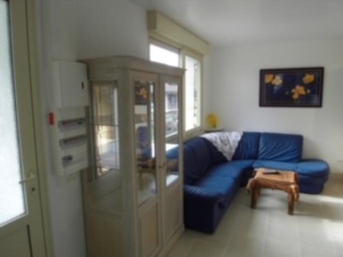 VILLA LES DES  F3****  1/2 étage  Ascenseurs ou escalier