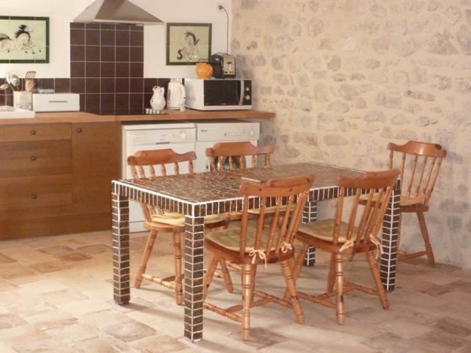 Gite pour 4 avec jardin et piscine près d'Uzès dans un petit village calme et typique