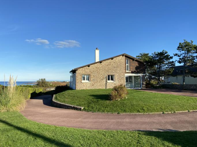 Bonheur de Mer- Maison access direct a la mer avec grand jardin clos et vue magnifique