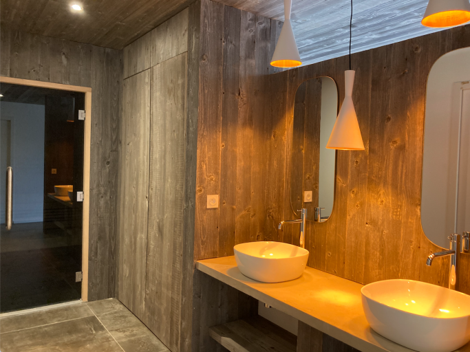 T4 de standing : piscine sauna fitness accès plage