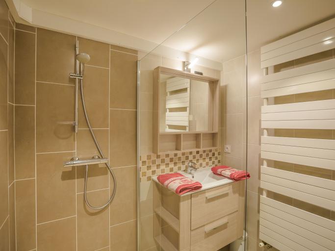 GRAND CHALET DE VACANCES BELLEVUE SITUE AU CENTRE DU VILLAGE ET AU COEUR DES PORTES DU SOLEIL