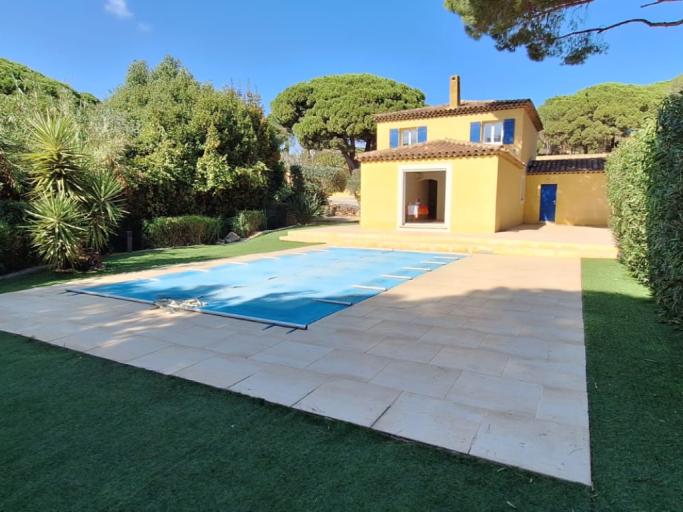 Villa indép. climatisée tout confort avec piscine, à 3 min de la célèbre plage de la Nartelle à Sainte Maxime