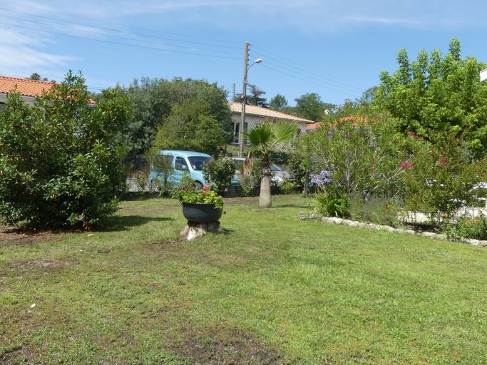 villa classée trois étoiles,centre ville avec jardin cloturé et arboré de 950m2