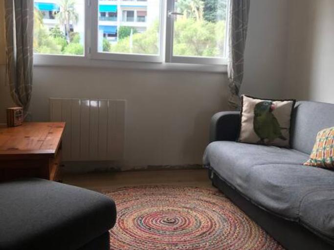 Plages et commerces au pied de l'appartement !