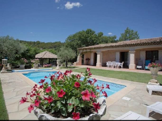 villa  piscine chauffée en moyenne saison
