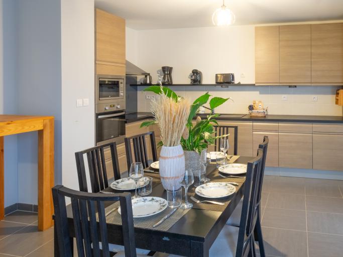 VOTRE RESIDENCE  POUR 6 PERSONNES *** A 2 PAS DU LAC D'ANNECY (CLIMATISATION - GARAGE PRIVE)