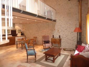 Gite pour 4 avec jardin et piscine près d'Uzès dans un petit village calme et typique