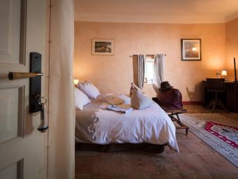 Chambre d'hôtes cosy au Mas des Sages près d'Uzès avec jardin et piscine dans un petit village calme