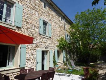 Gîte pour 8 dans vieux mas avec piscine et jardin près d'Uzès dans petit village calme