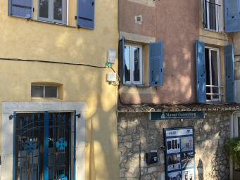 Duplex dans maison de village