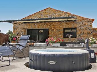 Petite maison en pierres taillées de 40 M2 avec 4 étoiles et label tourisme et 4 handicaps