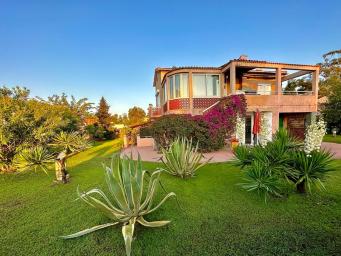 HAUT VILLA MESANGES EN BORD DE MER !