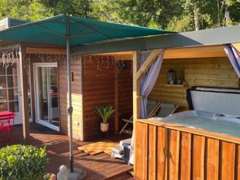 Chalet avec jacuzzi privatif