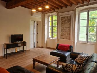 Location saisonnière à Saint Rémy en Provence d'un appartement T1 situé au centre ville et disposant de tous les aménagements pour rendre un séjour agréable