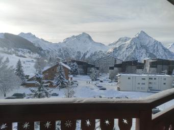 Les 2 Alpes studio-balcon sud à côté télécabine Jandri vue magnifique