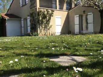 APPARTEMENT location de vacances T2  55m2  à MONTELIER terrasse  jardin parking  piscine idéal pour deux personnes ou couple avec 1 enfant  situé à Montélier au pied du Vercors  toutes  commodités sur place