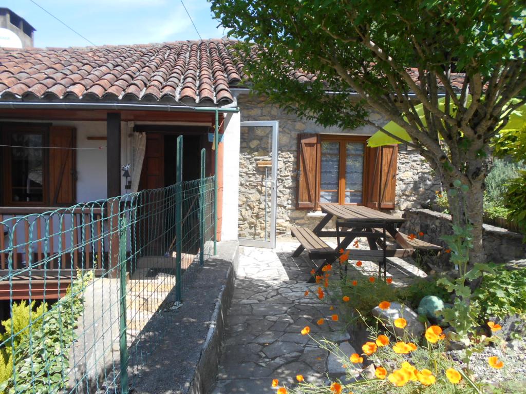 Gîte avec grande cheminée, vues sur les montagnes, animaux acceptés gratuitement, wifi