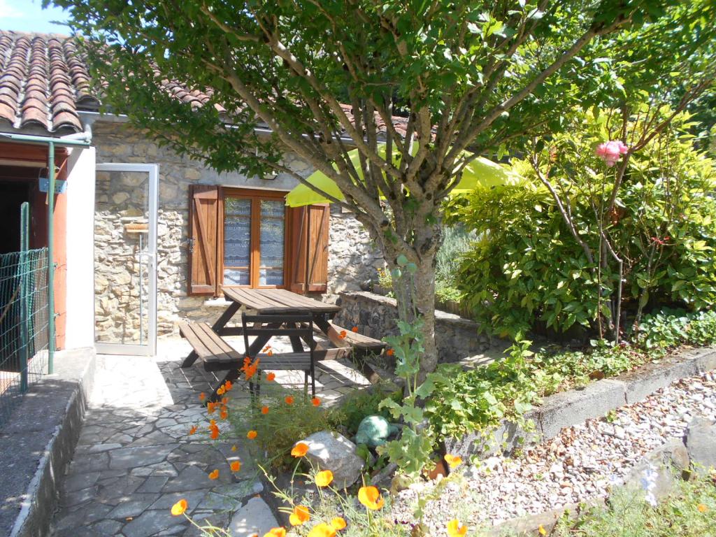 Gîte avec grande cheminée, vues sur les montagnes, animaux acceptés gratuitement, wifi