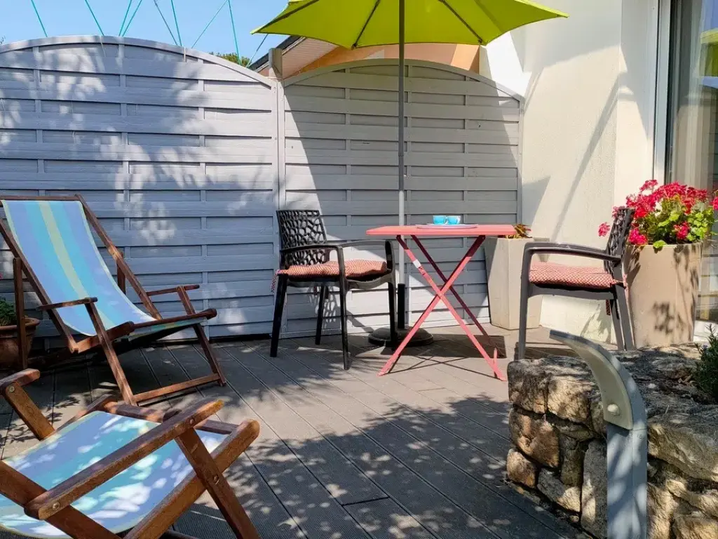 Studio et terrasse avec vue sur jardin à 3 mn de la mer