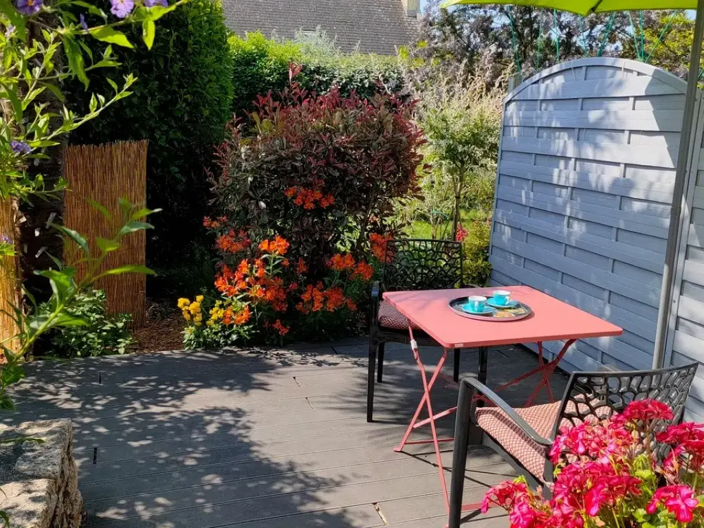 Studio et terrasse avec vue sur jardin à 3 mn de la mer