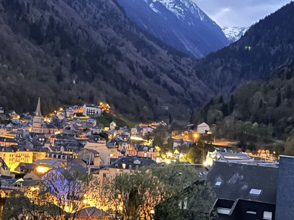 Chalet très spacieux & moderne avec grand jardin, à 800m du centre – Classé 4 ⭐
