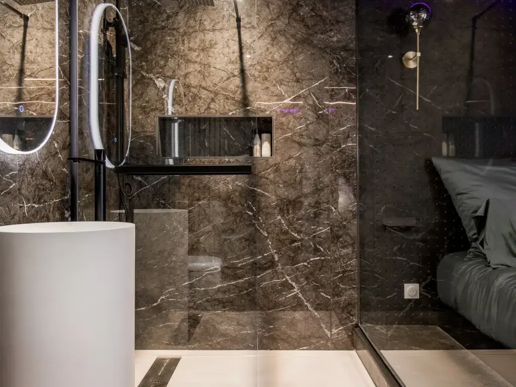 Superbe suite avec jacuzzi privé / vidéoprojecteur