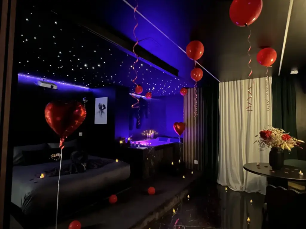 Superbe suite avec jacuzzi privé / vidéoprojecteur